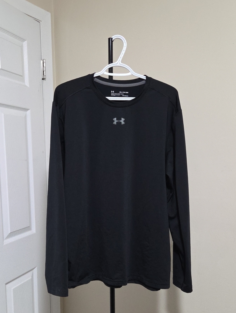 Under Armour Plus Size Men’s Long Sleeve Black Athletic Shirt with Logo